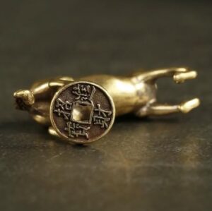 1pcs - [H 4.8*L 3.7*W 1.2cm ] Mini Vintage Brass Ornaments Figurines Running Horse Statue Car Key Chain Pendant Office Desktop Decorations Craft Toys Gift-B0CMZDPP7P