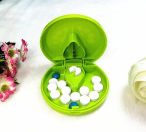 [1Pcs - Random Color ] 1PC Medicine Pill Holder Tablet Cutter Splitter Pill Case Mini Useful - B0DLVH4X2H