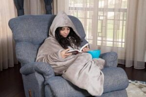 [Microfiber Battery Blanket With Head Cover To Protect from Winter Cold at Home and Office] Bed Blankets Cape - 160 × 180cm (Cream)B0DL6C95V7