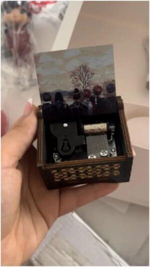 [1Pcs] [Coffee ]Famous music river flows in you Wood Auto mechanical Music Box for piano guitar Friends birthday New year Christmas gift-B0D96LTC7G