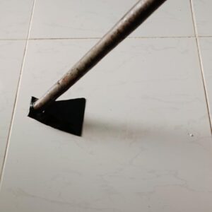 61foaeRCeFL._AC_SL1500_ Hardened Black Steel Axe or Mankara with Wood Handed for Soil Drilling - منقرة حدائق او فاس صغير لصيانة لحدائق والجناين بطول اليد الخشبية 50 سم - قد يختلف لون الحديد اللون اسود -B0DVSYMCZX