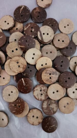 Colorful 30 pcs 17mm Wooden Sewing Buttons Wood Buttons Apparel Supplies Accessories 2-Holes Vivid (Color: 17 mm)-B0DYFCSKB8