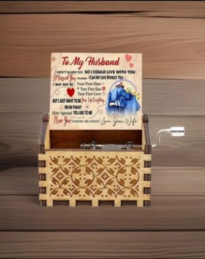 To Husband From Wife Music Box U R My Sunshine Tune Wood Laser Engraved Vintage Hand Cranked Musical Boxes Unique from Wife Love To Husband on Valentine's Day/Wedding Day/Anniversary MB03-B0F18M13P7