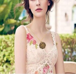 (1pcs) You are My Sunshine Necklace Cute Engraved Sunflower Locket Necklace for Women Mom Daughter Girls Boys Girlfriend Valentine's Day Mother's Day with Necklace Gift Box-B0C6N33QFC