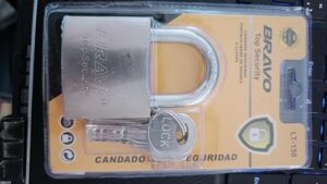 --B0F89C5LW5- Bravo Heavy Duty Lock with 4 Keys, Silver - 7 * 5CM - 50MM- LT150