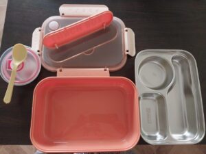- Multi-Compartment Lunch Box with Built-in Utensil Case – Stylish & Practical Design 23cm*15cm-B0FN3V4SCV