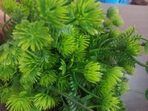 باقة زهور صناعية خضراء بأزهار صغيرة واقعية - ارتفاع ٣٧ سم، عرض ٢٢ سم | نبات زينة أنيق للمنزل والمكتب والمناسبات، قطعة واحدة-B0FQ5K1HWM