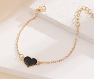 قلادة أنيقة مطلية بالذهب مع سحر قلب من المينا الأسود - قلادة القلب الأسود – لمسة فخامة وأناقة خالدة - هدية رومانسية مثالية لها-B0FV38982W