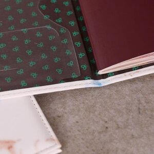 حامل جواز سفر جلدي للزوجين هدايا زفاف جديدة حقيبة وثيقة السفر غطاء جواز السفر حقيبة جواز السفر حامل بطاقة العمل بولي يوريثين (أسود)-B0FSYMVMPL