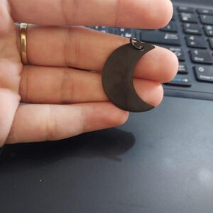 61L6L4-HjUL._AC_SL1500_ علامات تعريف شخصية للكلاب، علامات تعريفية ملونة مضادة للضياع على شكل قمر من الفولاذ المقاوم للصدأ للكلاب والقطط الكبيرة أو الصغيرة (أسود)-B0FSZZ4HMT