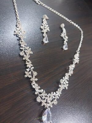 طقم مجوهرات نسائي فاخر - قلادة وأقراط من الكريستال بطول 25 سم - تصميم أنيق مطلي بالفضة لحفلات الزفاف والمناسبات الخاصة-B0FTZ3WLSQ
