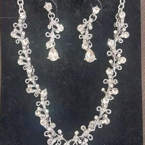 طقم أنيق من قلادة وأقراط من الكريستال المطلي بالفضة للنساء - طقم مجوهرات زفاف بطول 25 سم-B0FV31WJGL