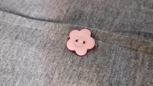 طقم بيجامة نسائي مريح من قطعتين | ملابس نوم قطنية بياقة دانتيل وتفاصيل زهور، مقاس 4 XL-B0FT3DVXVC