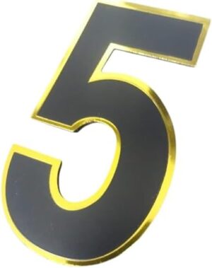 رقم باب شقة، لون أسود بإطار ذهبي، مزود بخيار التركيب باللون الأبيض، طول 9 سم * عرض 5 سم