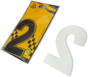 رقم باب شقة، لون أسود بإطار ذهبي، مزود بخيار التركيب باللون الأبيض، طول 9 سم * عرض 5 سم