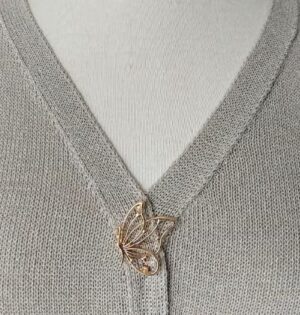 دبوس بروش بجناح فراشة مجوف أنيق للنساء (قطعة واحدة) | تصميم حديث وبسيط باللون الذهبي |