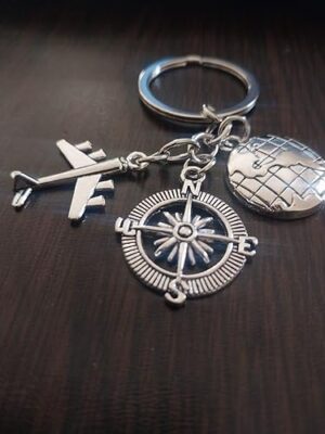 سلسلة مفاتيح معدنية على شكل طائرة وكرة أرضية، مثالية كهدية، فضية، مقاس واحد-B0G4JZ36X5