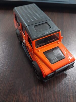 سيارة صغيرة مزخرفة للمنزل، المكتب، طاولات الفنادق، ديكور الرفوف، مقياس 1:34، برتقالي