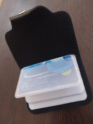 محفظة بطاقات الهوية (قطعة واحدة) - تتسع لـ 24 بطاقة (وجه وظهر)، مقاس 11 × 8 سم - أسود