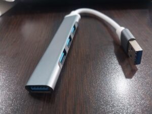 موزع بيانات فائق النحافة بأربعة منافذ USB 3.0 - اتصال عالي السرعة لأجهزة الكمبيوتر