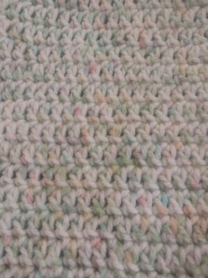 سترة كلاب كروشيه مصنوعة يدويًا بفتحات أرجل محيط الرقبة