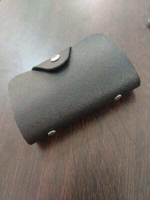 محفظة بطاقات الهوية (قطعة واحدة) - تتسع لـ 24 بطاقة (وجه وظهر)، مقاس 11 × 8 سم - أسود