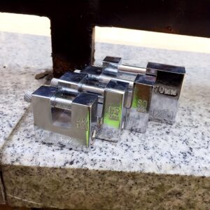 قفل صلب قوي للكمبيوتر مزود بثلاثة مفاتيح مضاد للسرقة ومضاد للكسر وقفل أسطواني بدبوس فضي-B0G457ZY1H