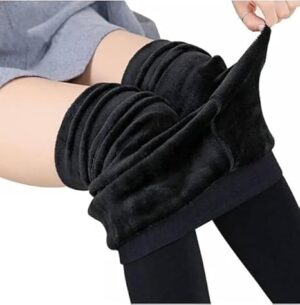 بنطلون  ضيق مبطن بالفرو، بكعب خاص لأجواء الشتاء. مبطن بالفرو من الداخل لمزيد من الدفء، بتصميم مميز. مقاس واحد - أسود