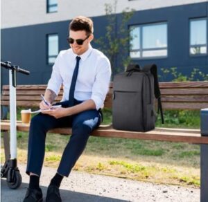 حقيبة ظهر للكمبيوتر المحمول للأعمال - تصميم أنيق وبسيط - 40×30 سم - حقيبة سفر مقاومة للماء للرجال والنساء - أسود