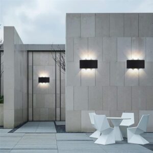 مصباح جداري عصري LED أسود دافئ بإضاءة دافئة 6 واط، برأسين، إضاءة علوية وسفلية، مناسب للحدائق، مقاس 16.5 × 7.5