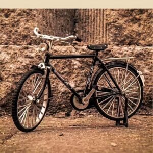 نموذج دراجة عتيقة صغيرة من سبيكة معدنية، مجسم دراجة كلاسيكية سوداء، زينة مكتبية، يتطلب تجميعًا يدويًا، هدية ديكور مكتبية للأصدقاء والزملاء والعائلة