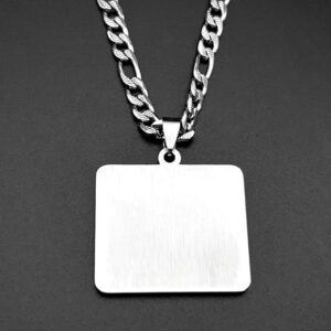 قلادة مربعة الشكل تحمل ميدالية قرآنية إسلامية، باللونين الذهبي والفضي، مرصعة بأحجار الراين،