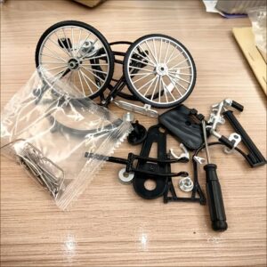 نموذج دراجة عتيقة صغيرة من سبيكة معدنية، مجسم دراجة كلاسيكية سوداء، زينة مكتبية، يتطلب تجميعًا يدويًا، هدية ديكور مكتبية للأصدقاء والزملاء والعائلة