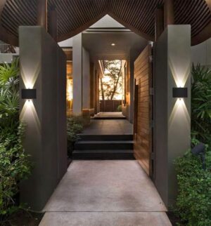 مصباح جداري عصري LED أسود دافئ بإضاءة دافئة 6 واط، برأسين، إضاءة علوية وسفلية، مناسب للحدائق، مقاس 16.5 × 7.5