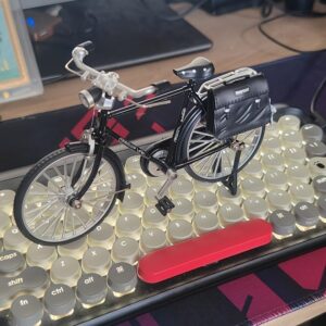 نموذج دراجة عتيقة صغيرة من سبيكة معدنية، مجسم دراجة كلاسيكية سوداء، زينة مكتبية، يتطلب تجميعًا يدويًا، هدية ديكور مكتبية للأصدقاء والزملاء والعائلة