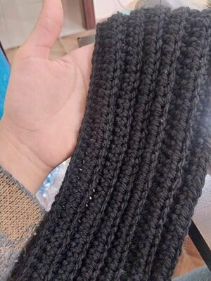 وشاح شتوي طويل كلاسيكي للرجال والنساء - وشاح حراري محبوك مضلع فاخر - ناعم ودافئ - أسود سادة، الطول 230 سم، العرض 12 سم