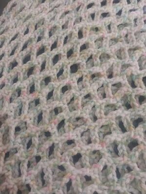 شال كروشيه نسائي (قطعة واحدة) - وشاح كتف مفتوح محبوك متعدد الألوان بنقاط (130 × 65 سم)