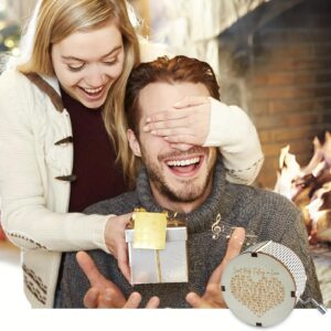 صندوق موسيقي دائري "لا أستطيع منع نفسي من الوقوع في الحب"، يعمل باليد، مصنوع من الخشب المحفور بتصميم عتيق