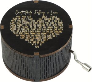 صندوق موسيقي دائري "لا أستطيع منع نفسي من الوقوع في الحب"، يعمل باليد، مصنوع من الخشب المحفور بتصميم عتيق