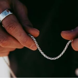 قلادة من سبيكة فضية للرجال والنساء - سلسلة مرنة بطول 50 سم (20 بوصة) - سوار أنيق بلمسة نهائية مصقولة للغاية: طول 20 سم