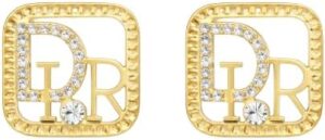 أقراط مربعة أنيقة للنساء، تتميز بتصميم حرف DR الأنيق، ومزينة بأحجار براقة لإطلالة فاخرة وعصرية. مصنوعة من مواد عالية الجودة