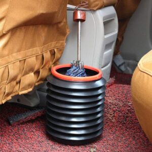 (قطعتان) سلة مهملات قابلة للطي للسيارة، أسود وأحمر، دلو بلاستيكي قابل للطي بمقبض، سعة 4.5 لتر، ارتفاع 25 سم، سلة مهملات محمولة للسيارة والمكتب وغرفة النوم والمطابخ