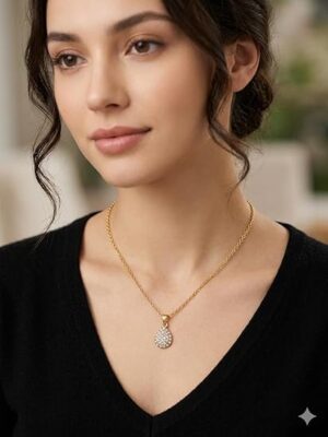 قلادة رقيقة مطلية بالذهب على شكل دمعة - 24 سم، تصميم قصير