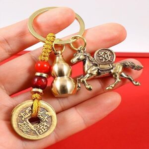 سلسلة مفاتيح فنغ شوي على الطراز الصيني مع حصان الأبراج، وخمس عملات إمبراطور، وقرعة نحاسية، وزينة لجلب البركة والثروة، هدية