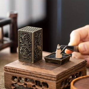 71VeuL6QJbL._AC_SL1200_ مبخرة بخور تقليدية صينية على شكل زهرة البرقوق والأوركيد والخيزران، حامل بخور مخروطي معدني مزخرف